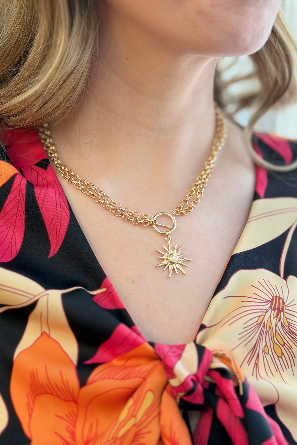 Sun Pendant Chunky Chain Necklace - Gold