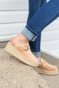 The Edith - Almond Clog Raffia Mule