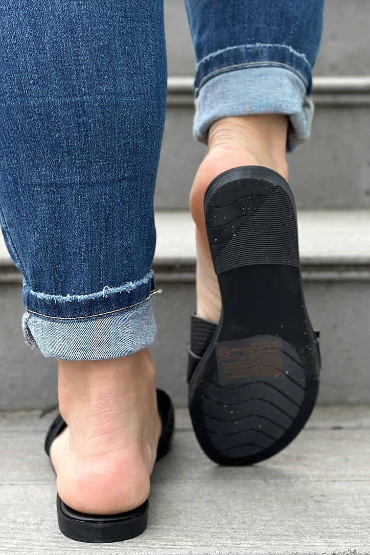 Buckle Slide Flat Sandal - Black