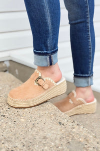The Edith - Almond Clog Raffia Mule