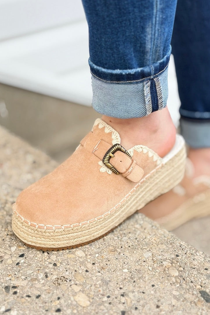 The Edith - Almond Clog Raffia Mule