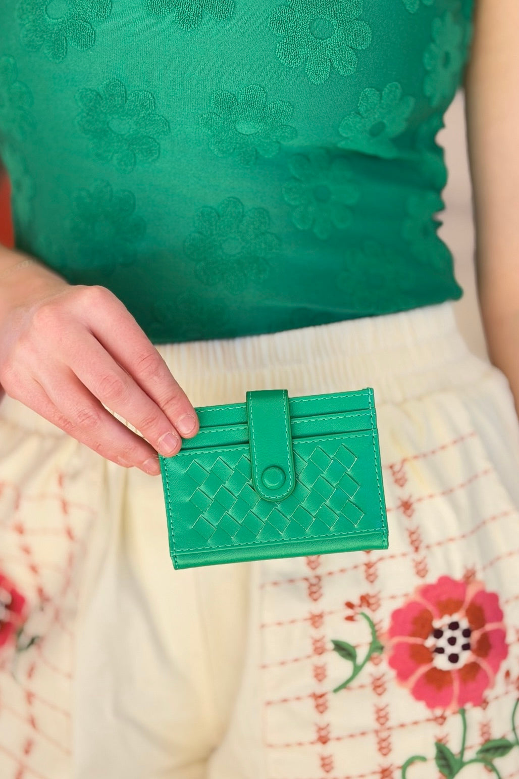 Lyla Woven Wallet - Kelly Green