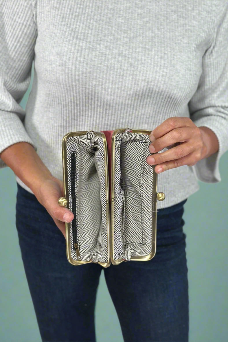 Karen Kiss Lock Clutch - Red