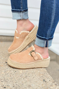 The Edith - Almond Clog Raffia Mule