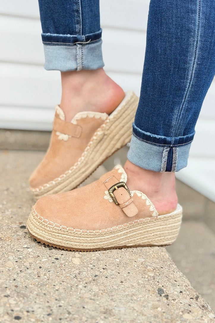 The Edith - Almond Clog Raffia Mule