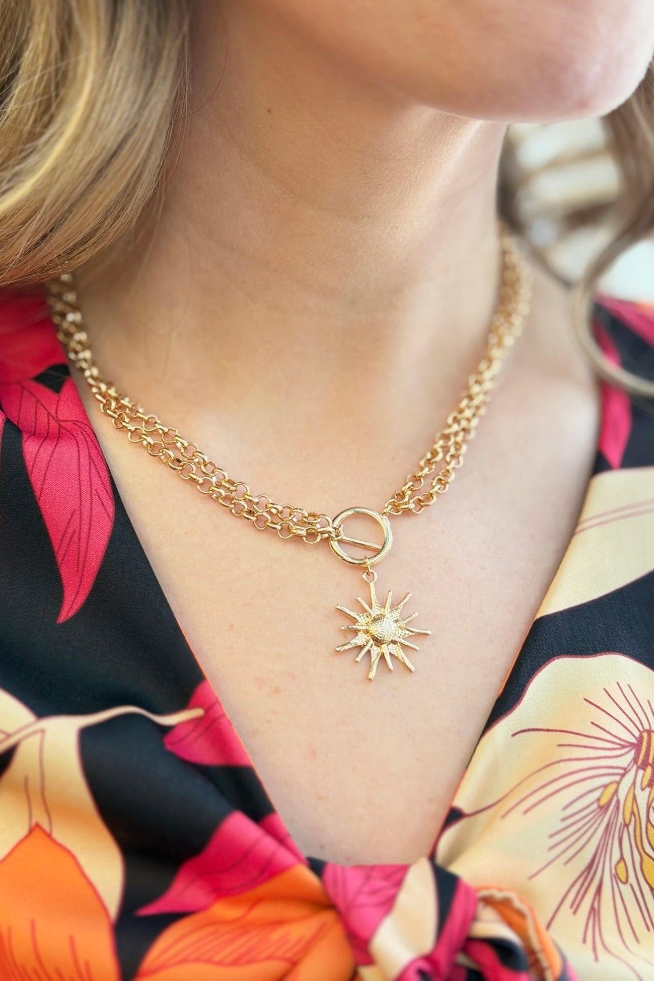 Sun Pendant Chunky Chain Necklace - Gold