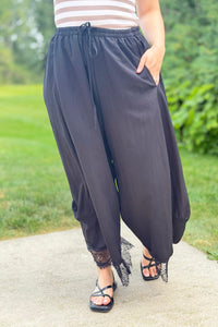 Balloon Leg Pants With Lace