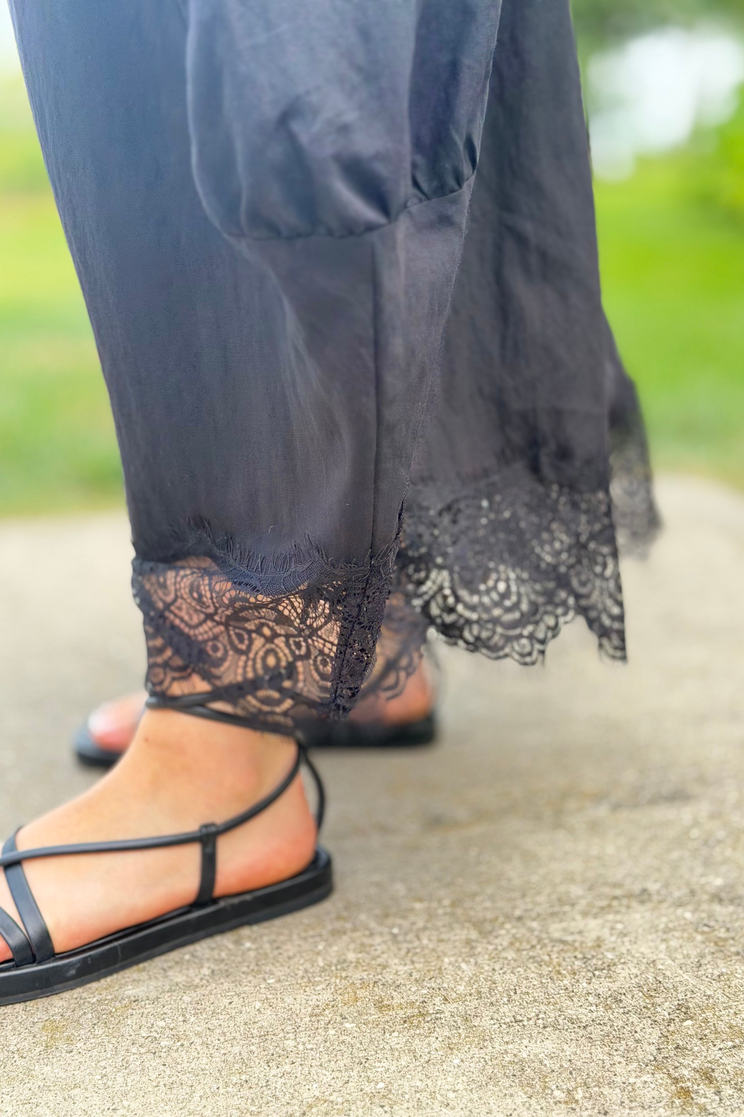 Balloon Leg Pants With Lace