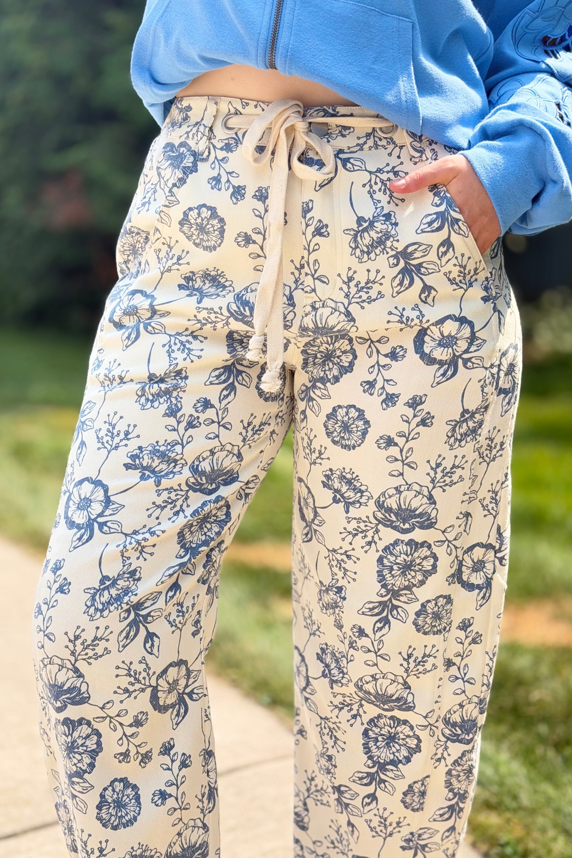 Floral Cropped Pants - White