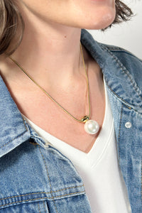 Pearl Pendant Necklace - Gold