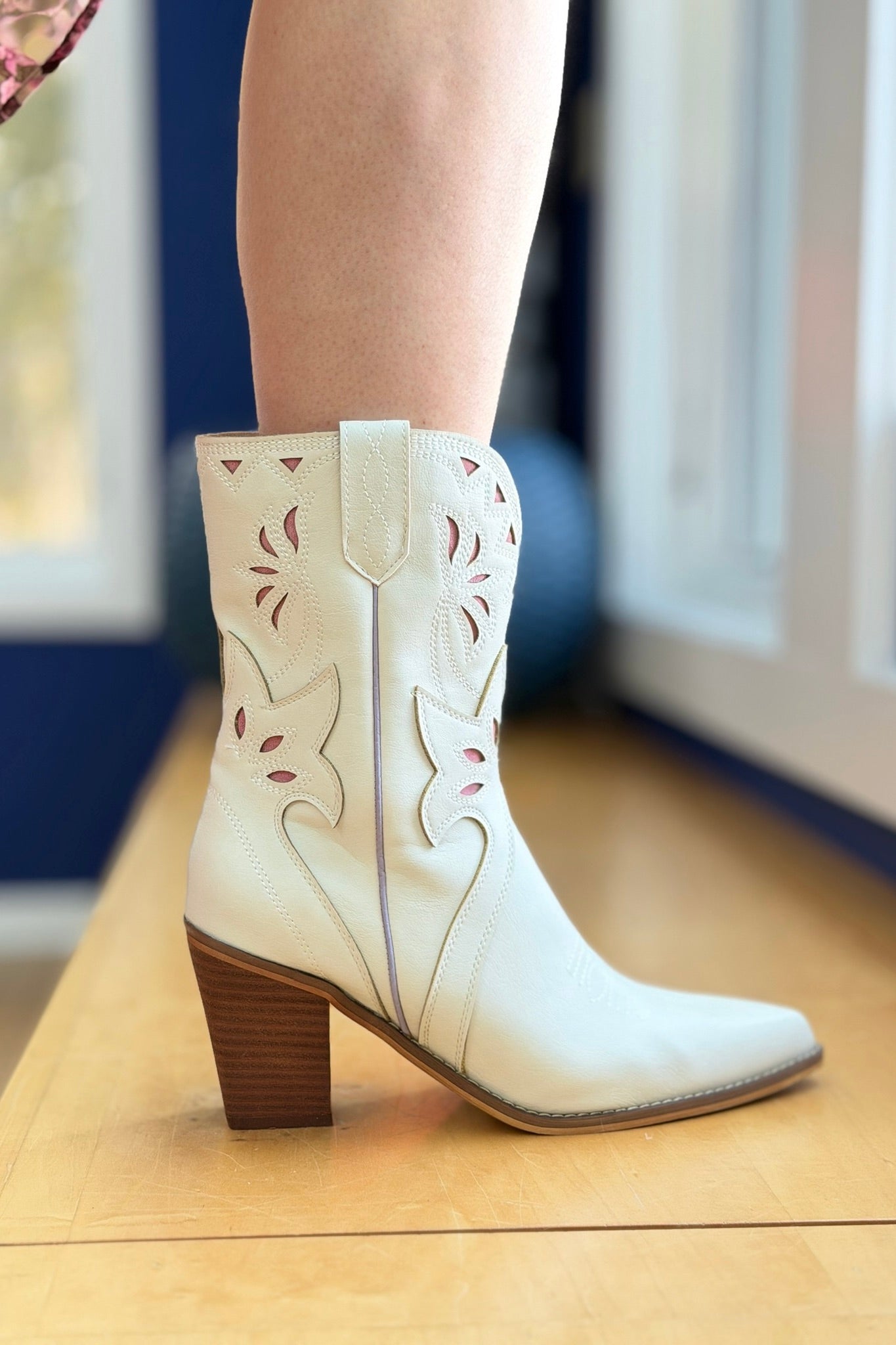 Sorrel Paneled Western Bootie - White