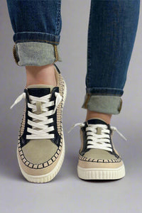 Moxie Sneaker - Black