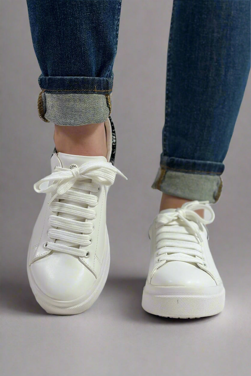Evodia Lace-up Sneaker