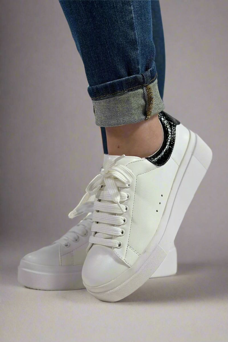 Evodia Lace-up Sneaker