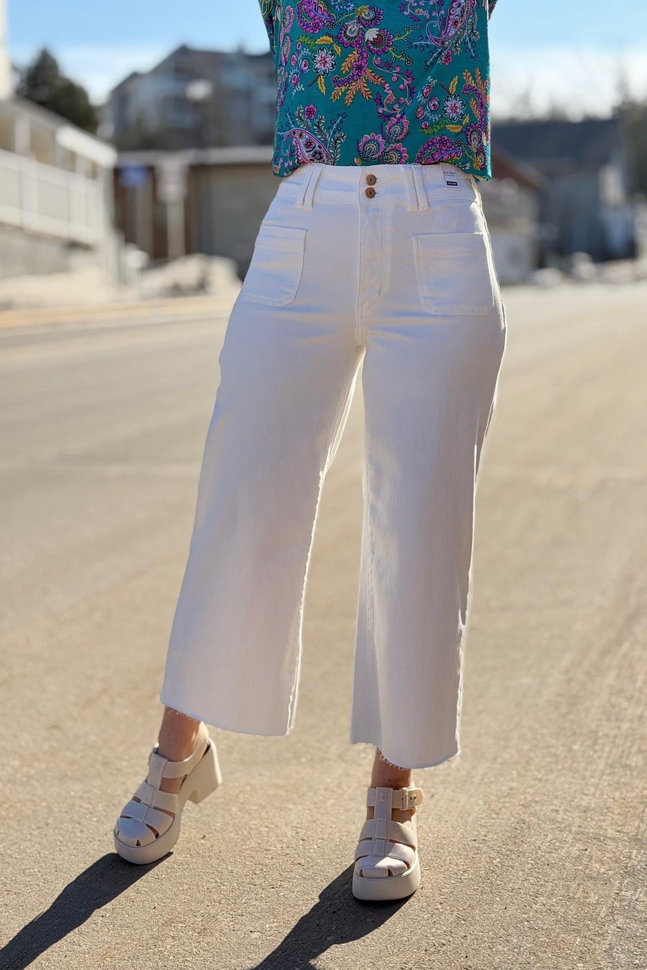 Hw Wide Crop White - JB04