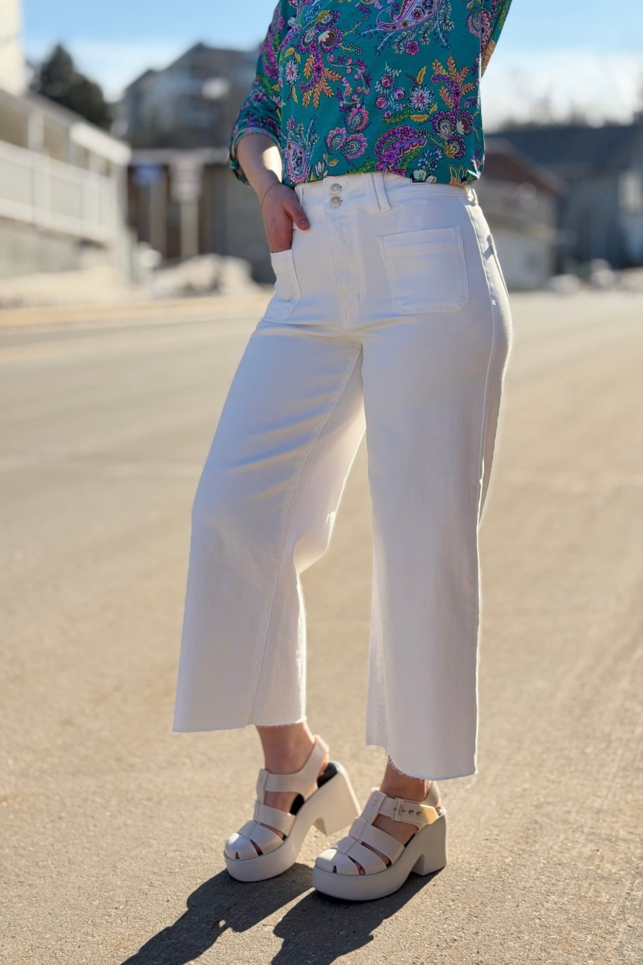 Hw Wide Crop White - JB04