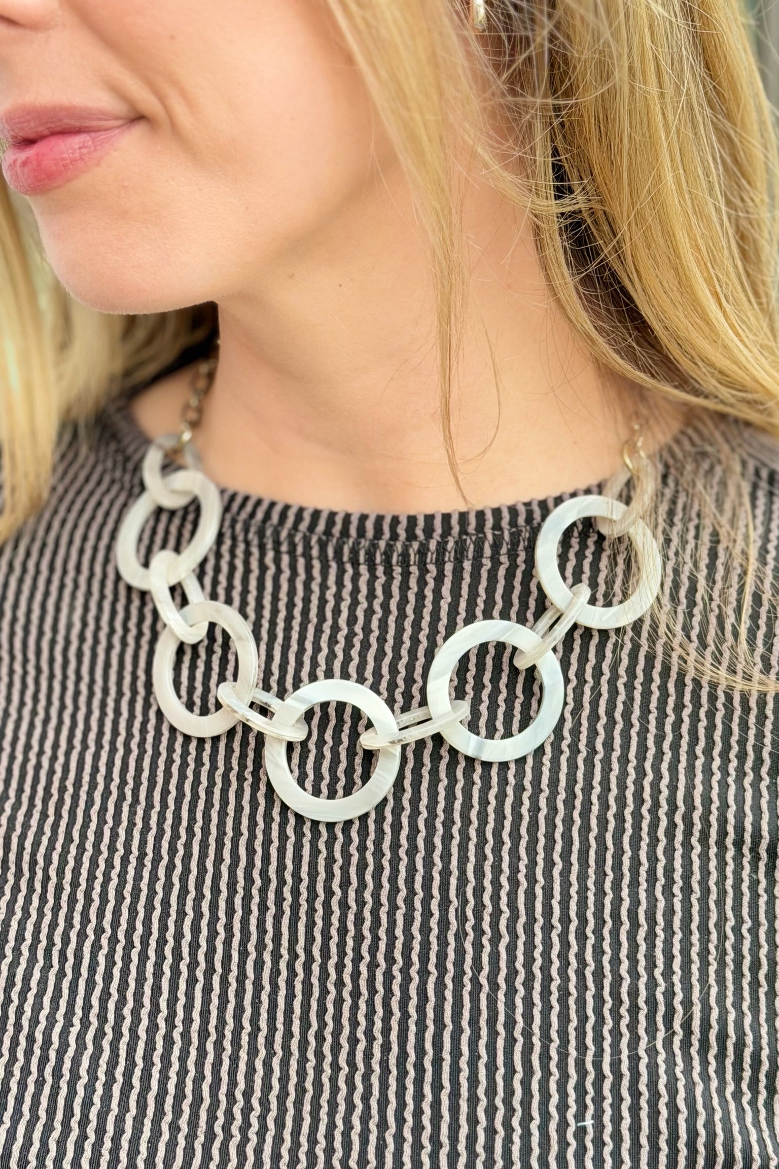 Short Tortoise Link Necklace Grey
