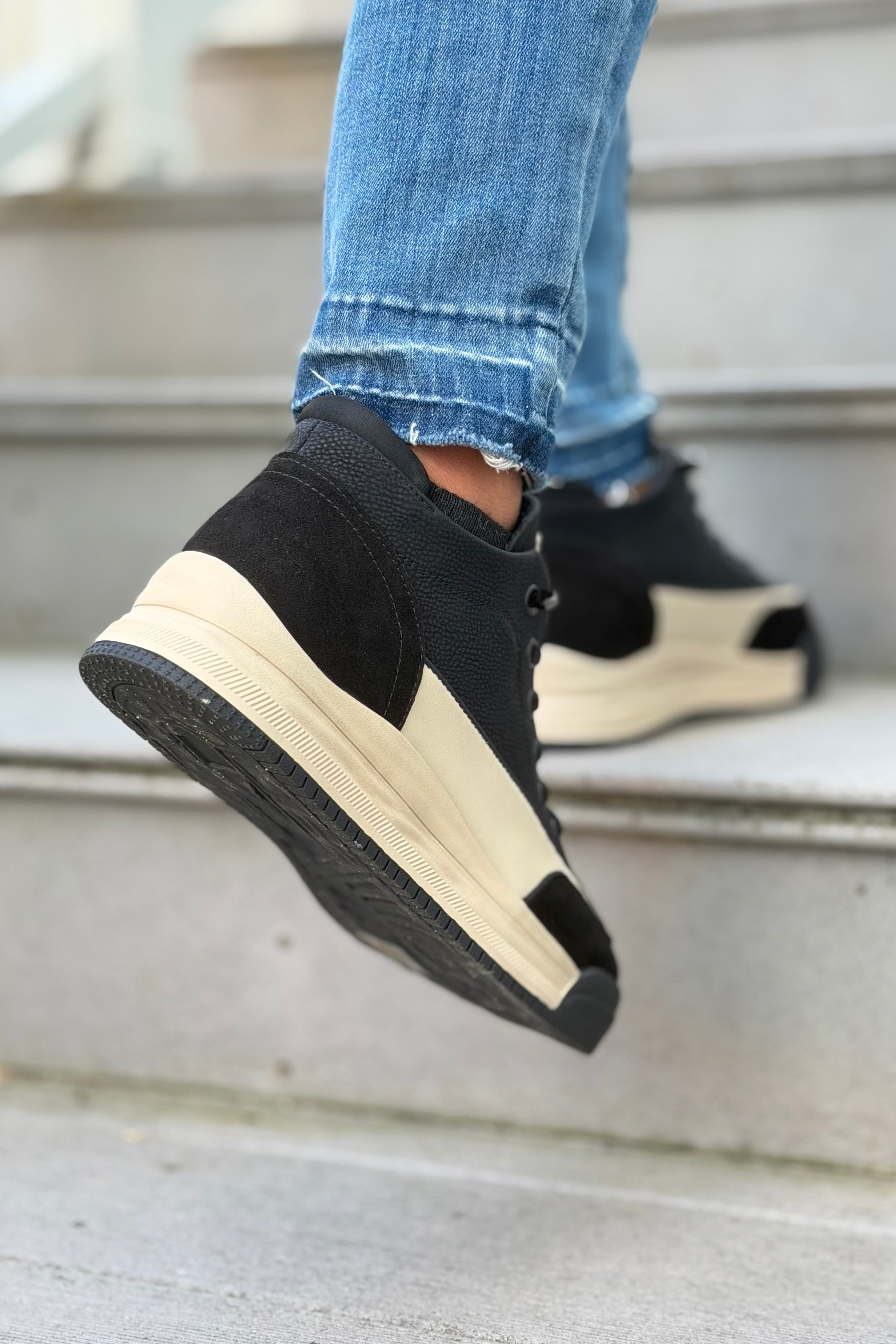 Bris Leather Sneaker - Black