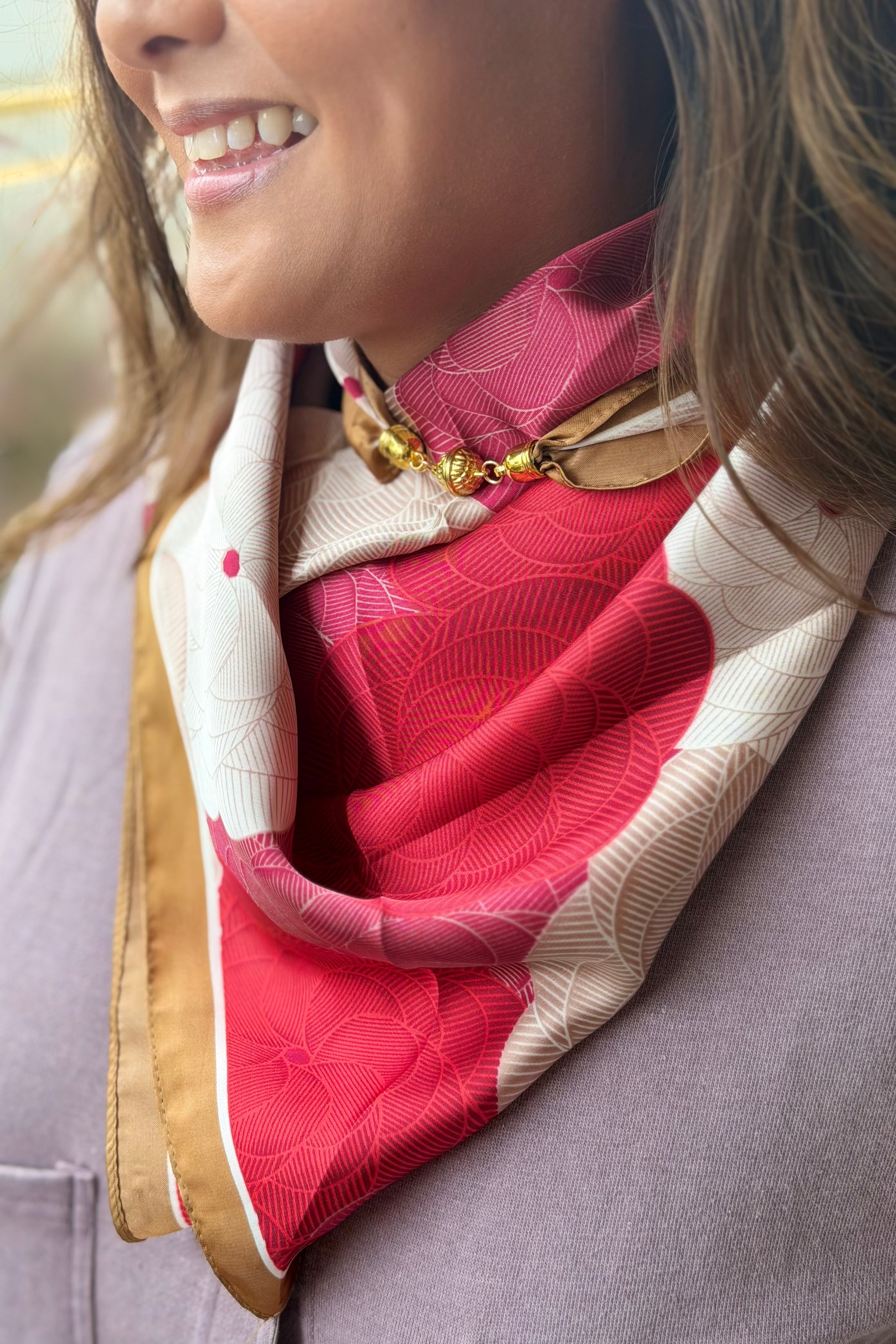 Magnetic Triangle Scarf - Red
