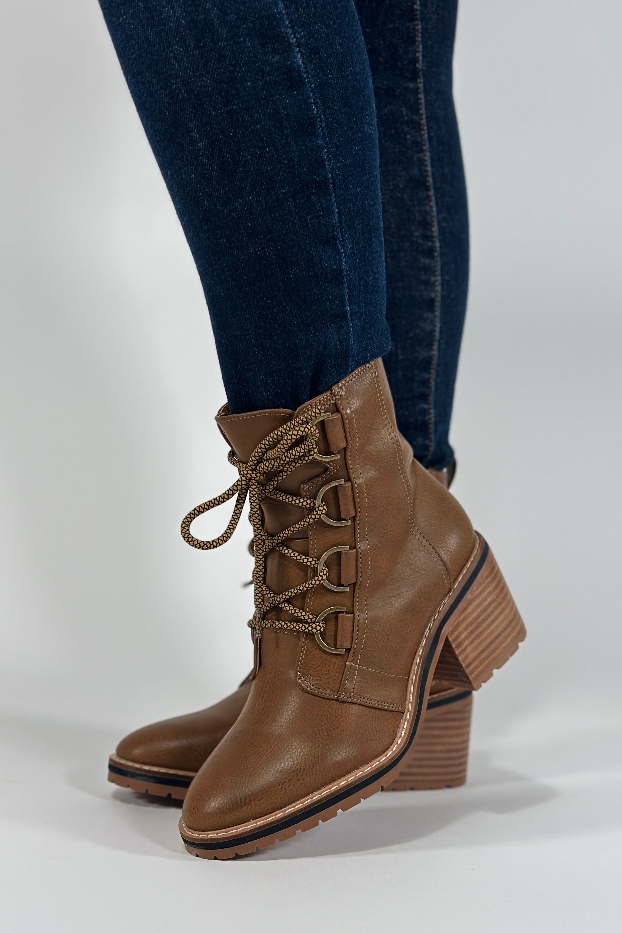 Dakota Lace Up Boots - Whiskey
