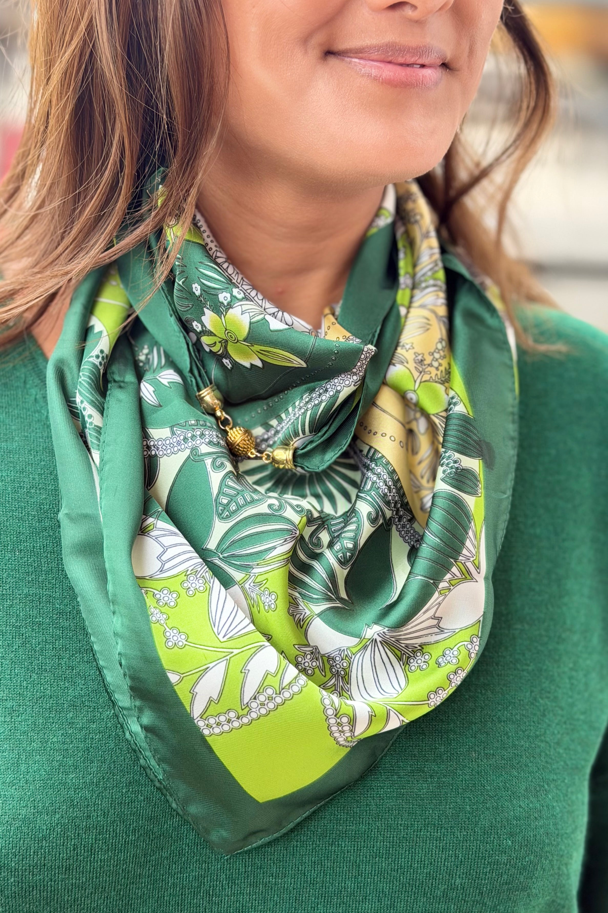 Magnetic Triangle Scarf - Green