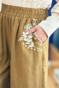 Embroidery Scallop Hemmed Pants - Brown
