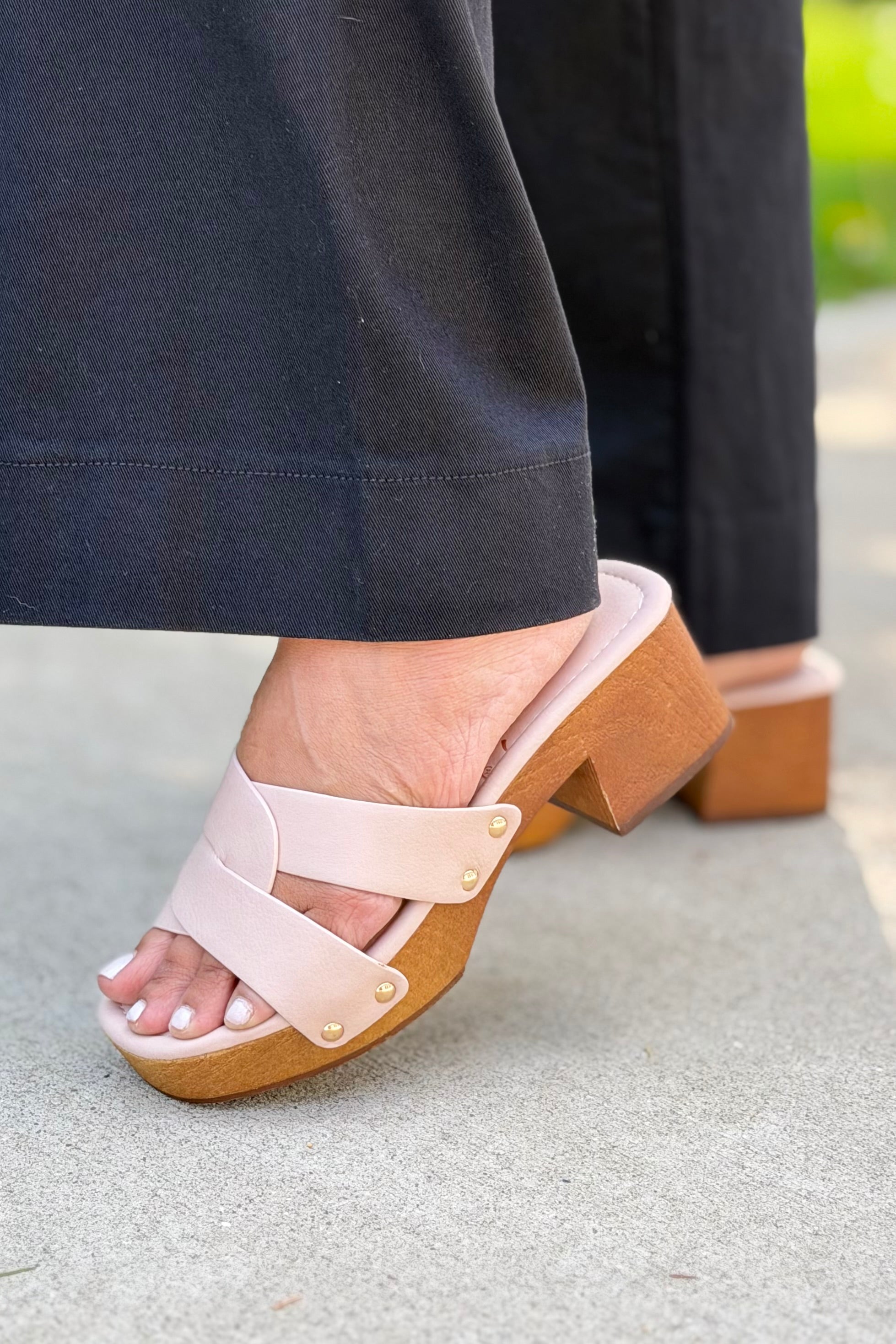 Alaya Crossover Clog Sandal - Blush