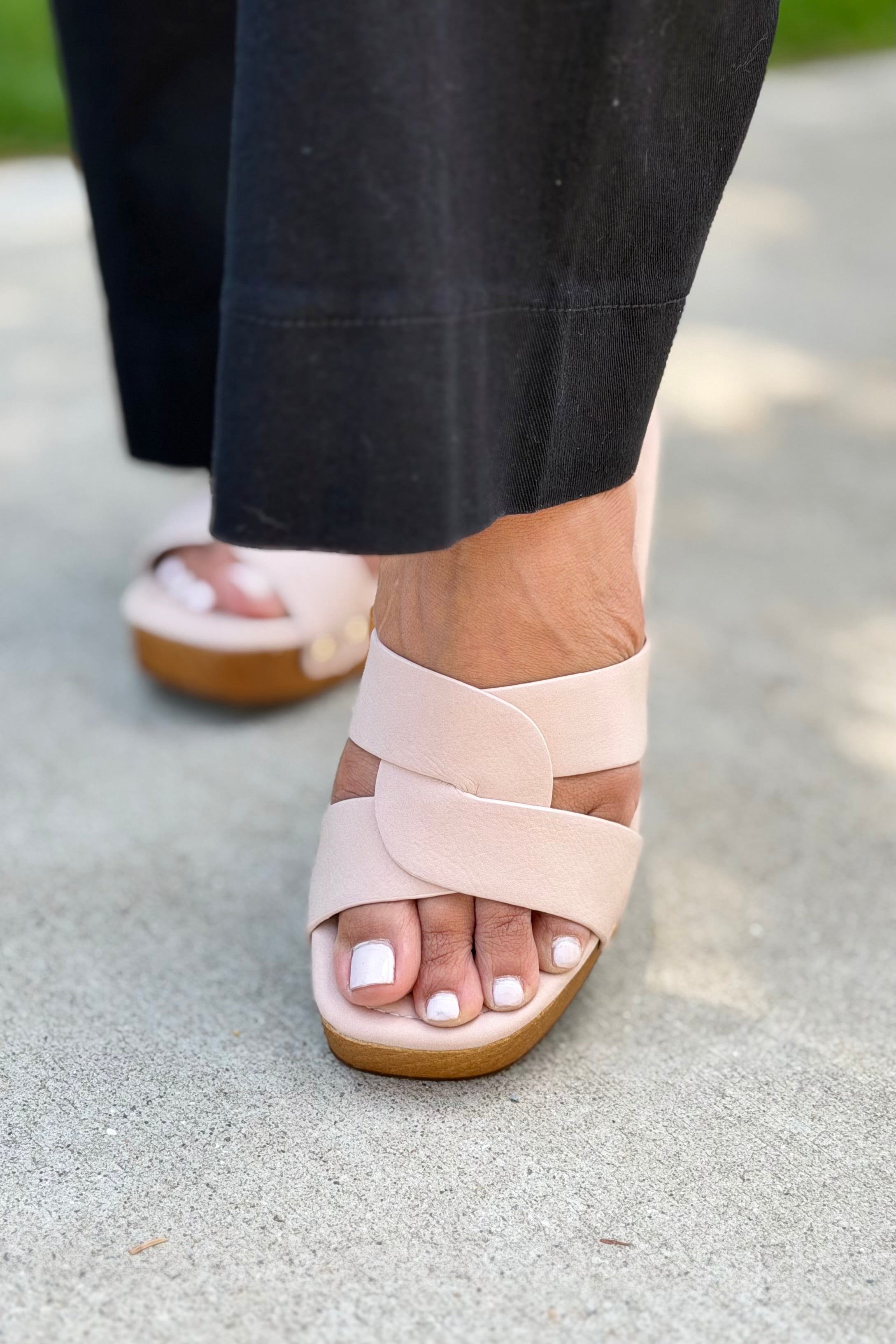Alaya Crossover Clog Sandal - Blush