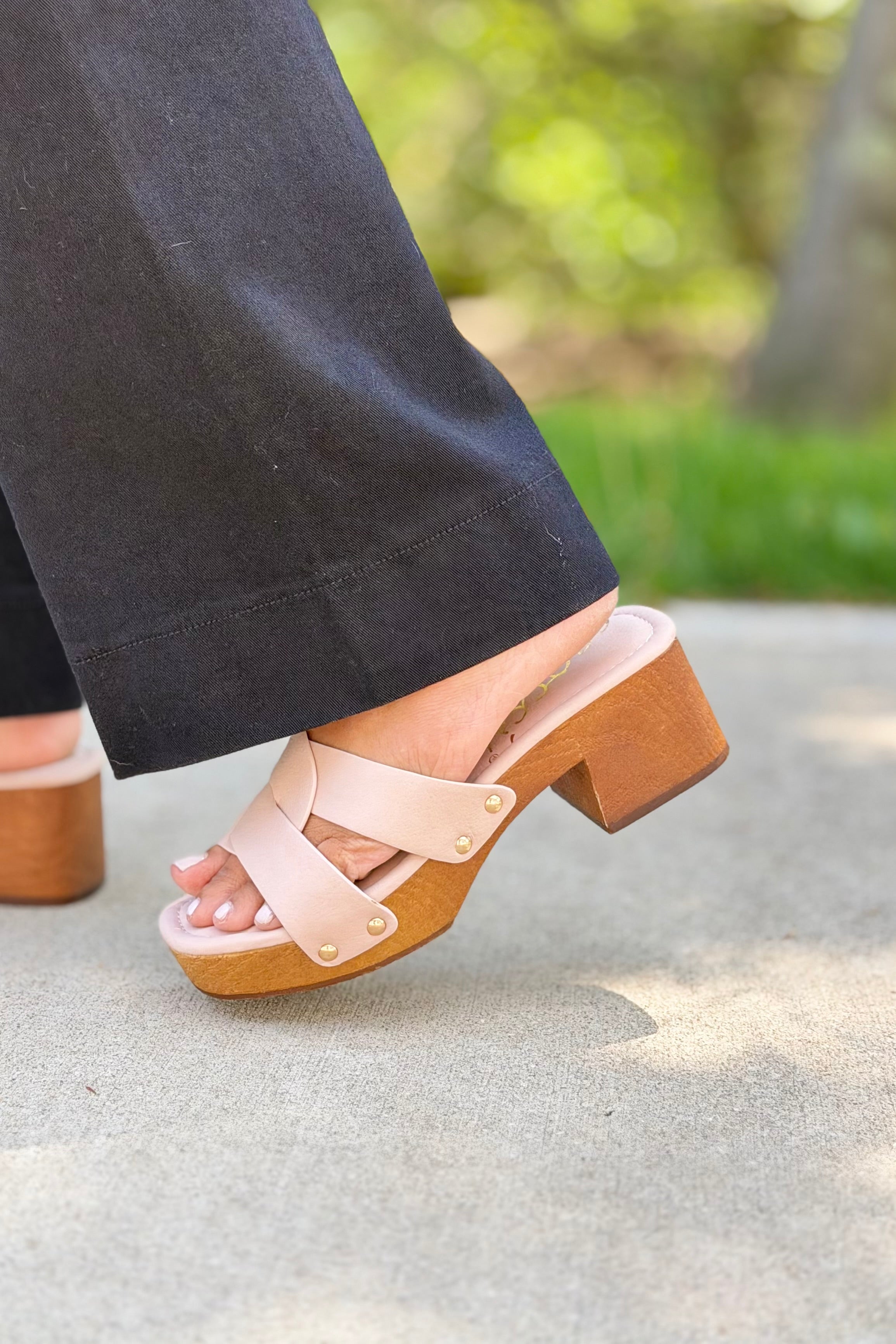 Alaya Crossover Clog Sandal - Blush