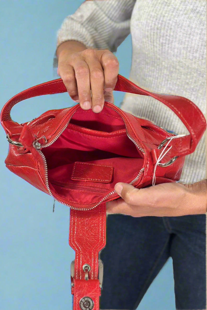 Grunge Buckle Baguette Shoulder Bag - Red