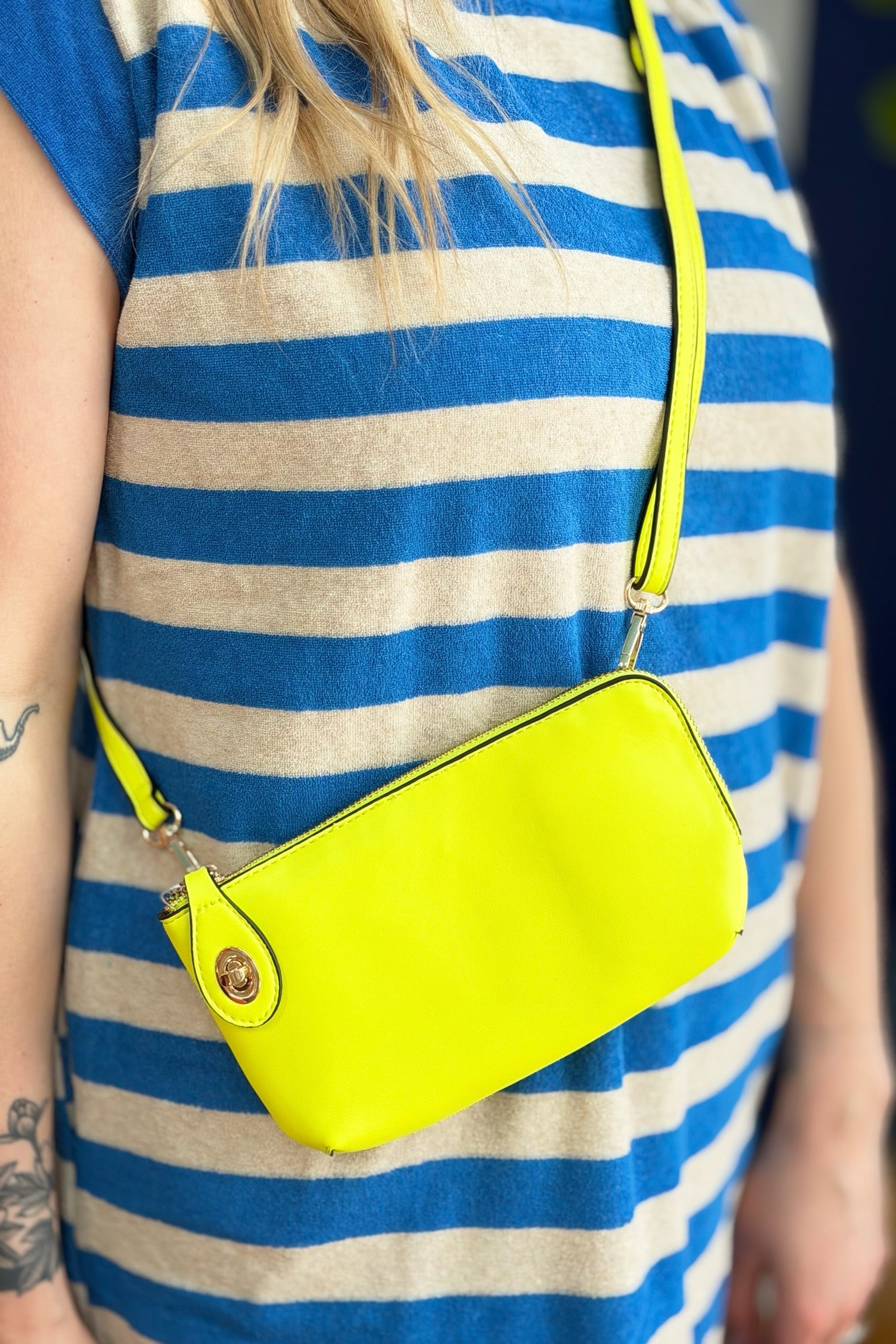 Kendall Crossbody/Wristlet - Neon Yellow