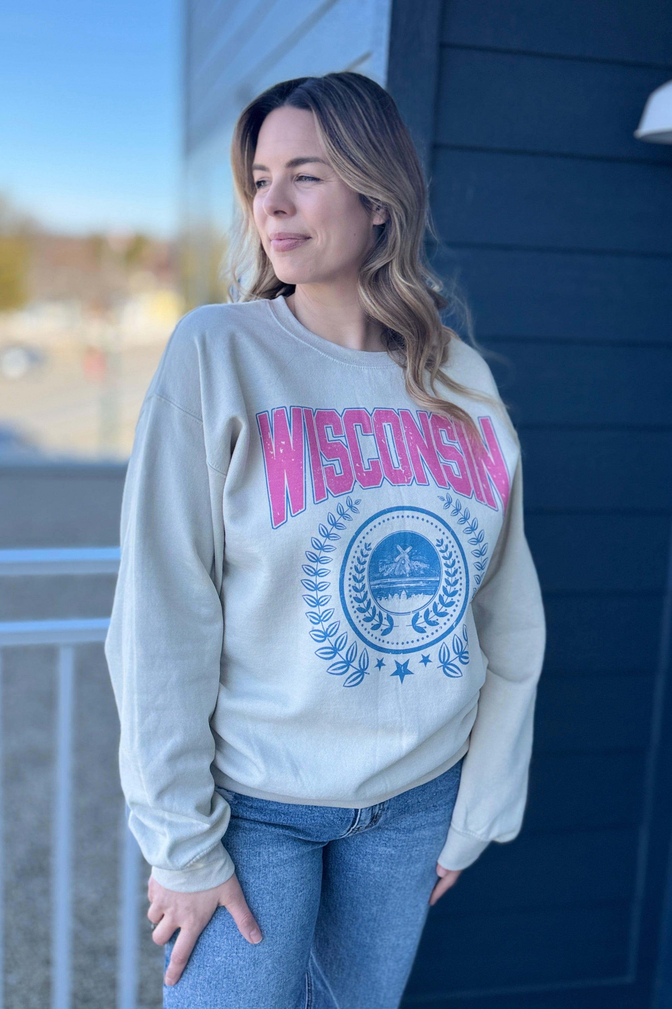 Wisconsin State Wreath Graphic Sweatshirt