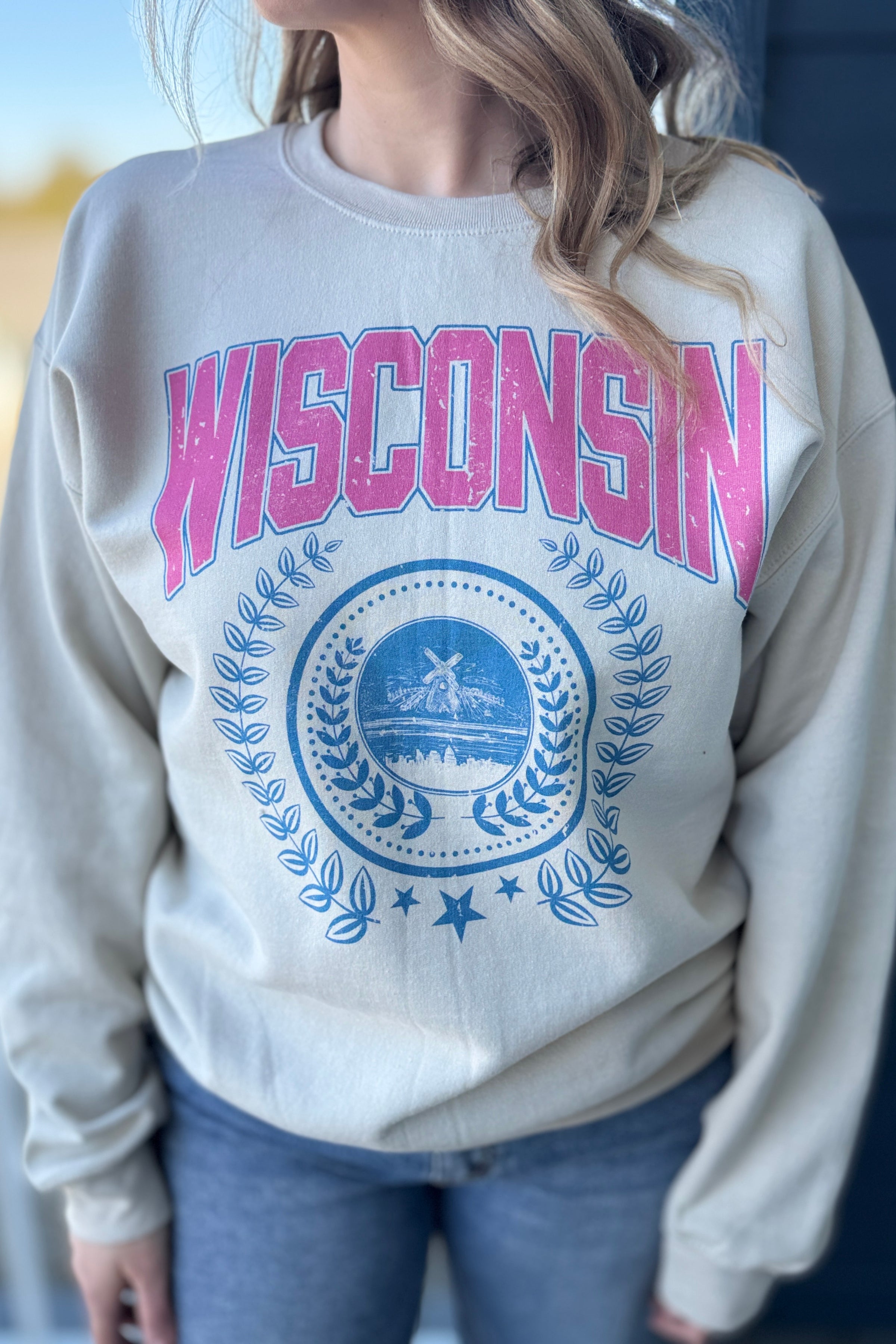 Wisconsin State Wreath Graphic Sweatshirt