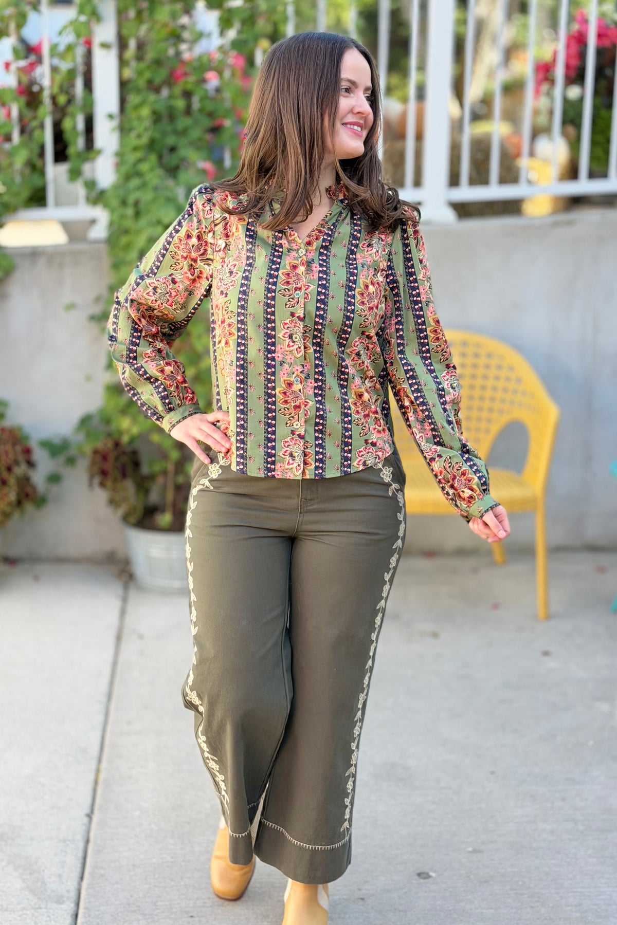 Floral Embroidered Cropped Pants - Olive
