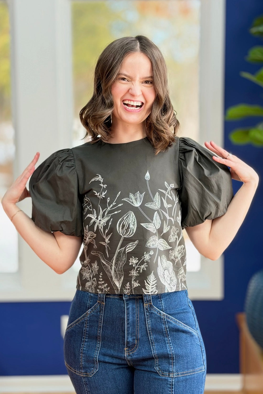 Contrast Botanical Print Puff Sleeve Top