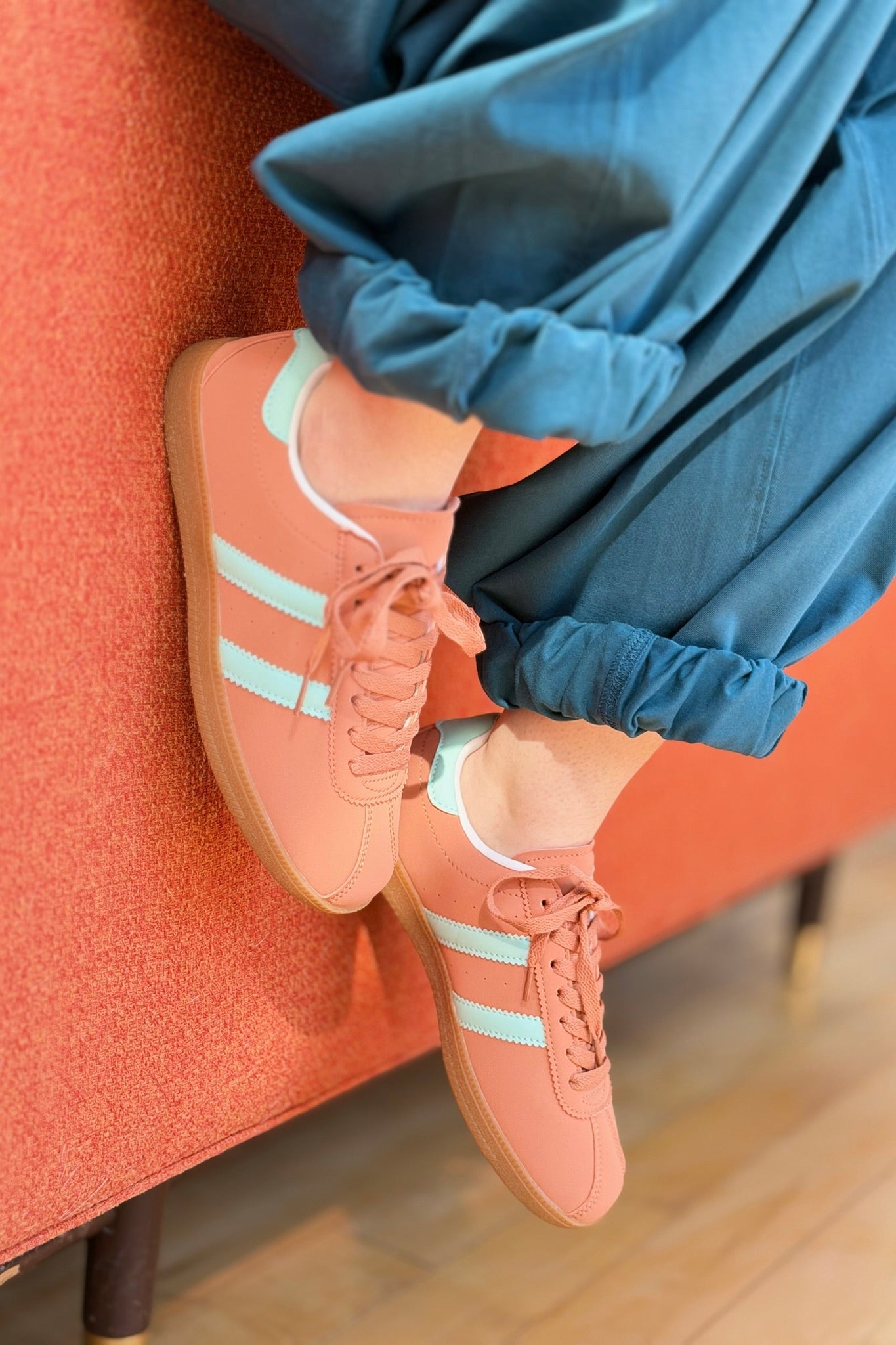 Huckle Sneaker With Stripes - Orange
