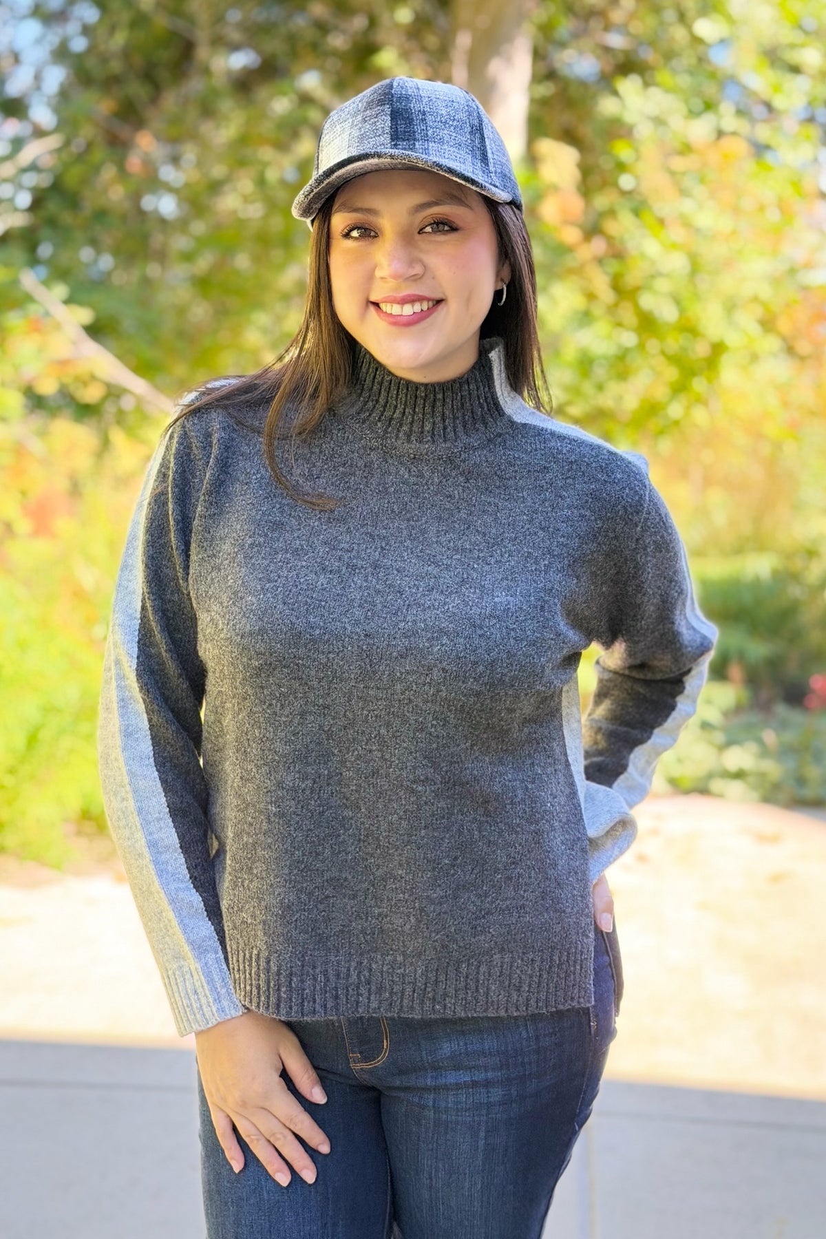 Crewneck Colorblock Sweater - Grey
