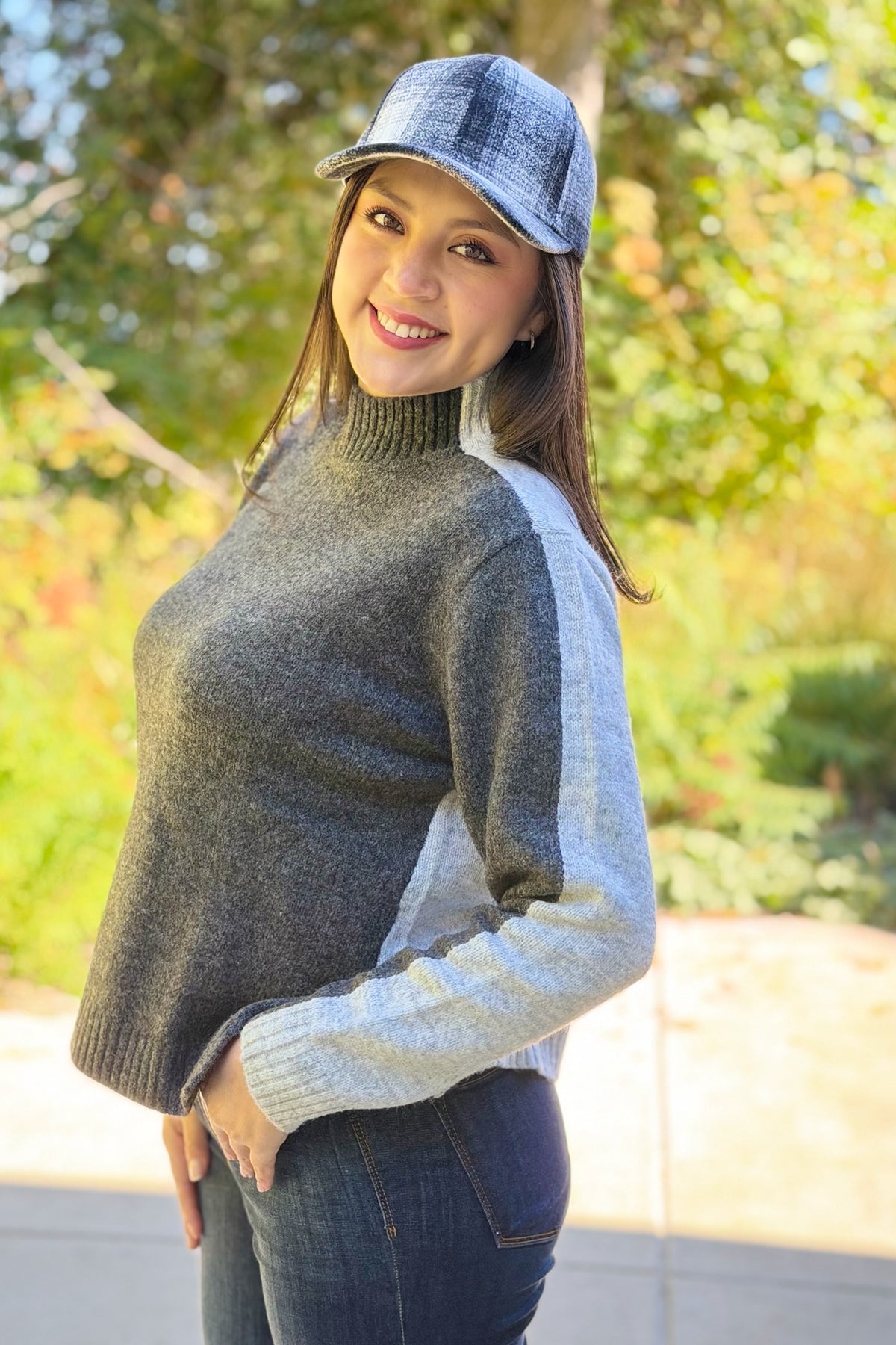 Crewneck Colorblock Sweater - Grey