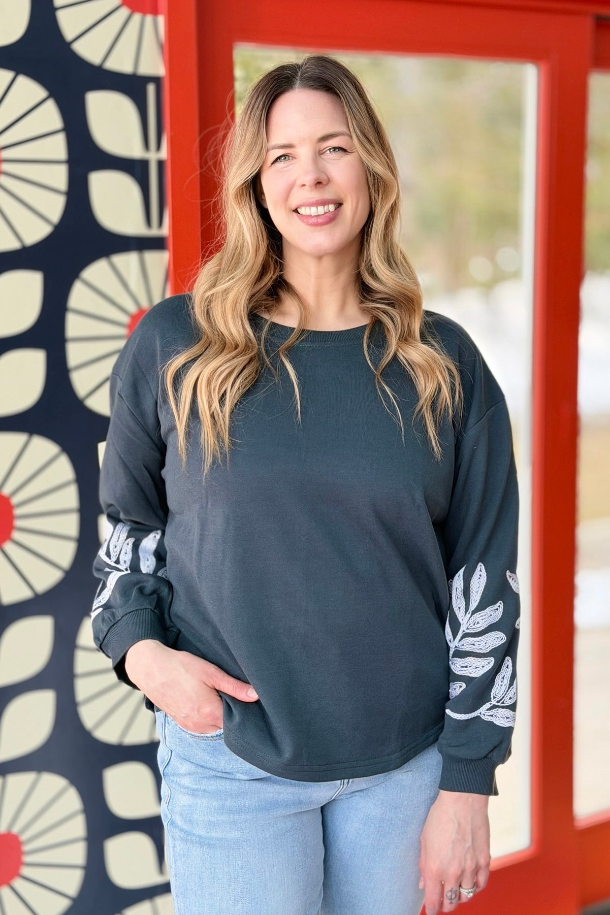 Leaf-embroidered Sleeve Lounge Top