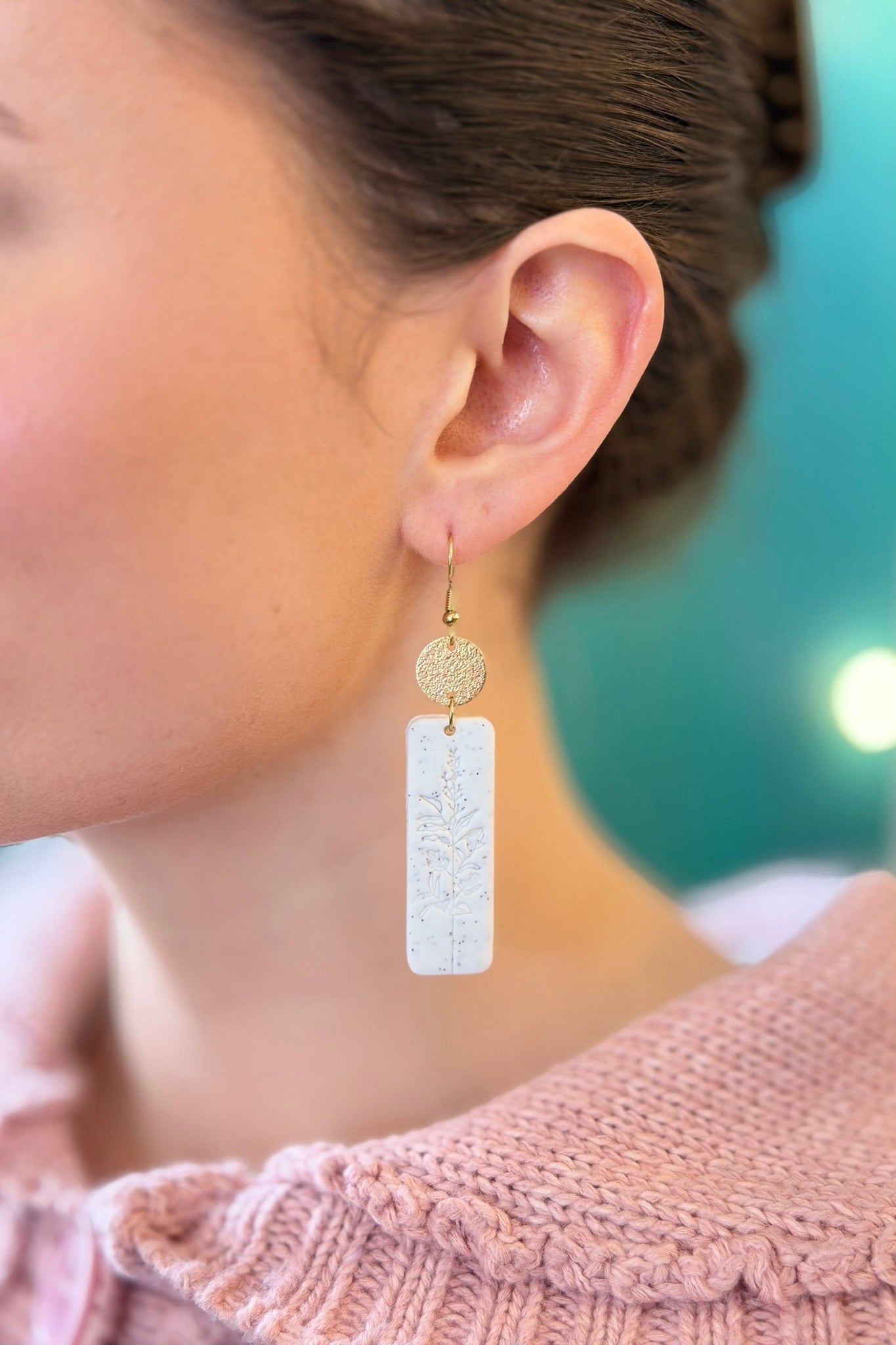 Flower Carve Bar Earrings - White