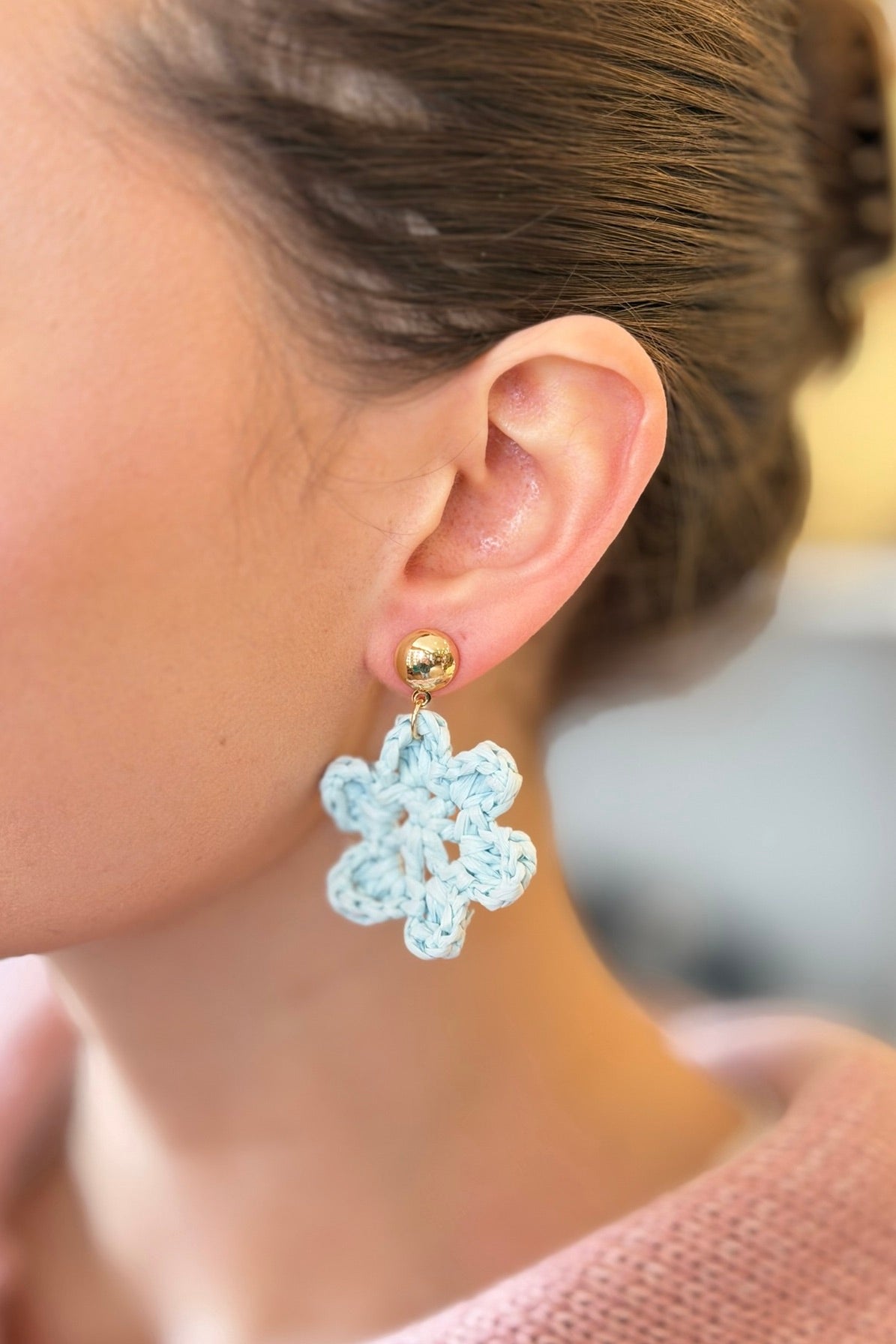 Dainty Straw Flower Earrings - Blue