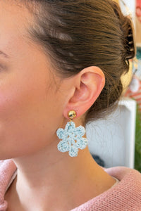 Dainty Straw Flower Earrings - Blue