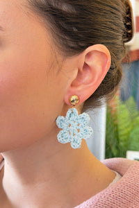 Dainty Straw Flower Earrings - Blue