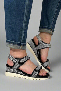Wedge Raffia Strap Sandal - Black & White