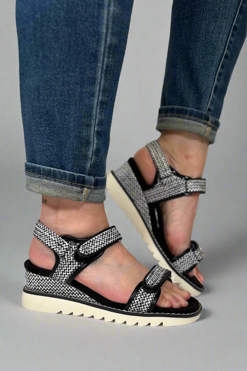 Wedge Raffia Strap Sandal - Black & White