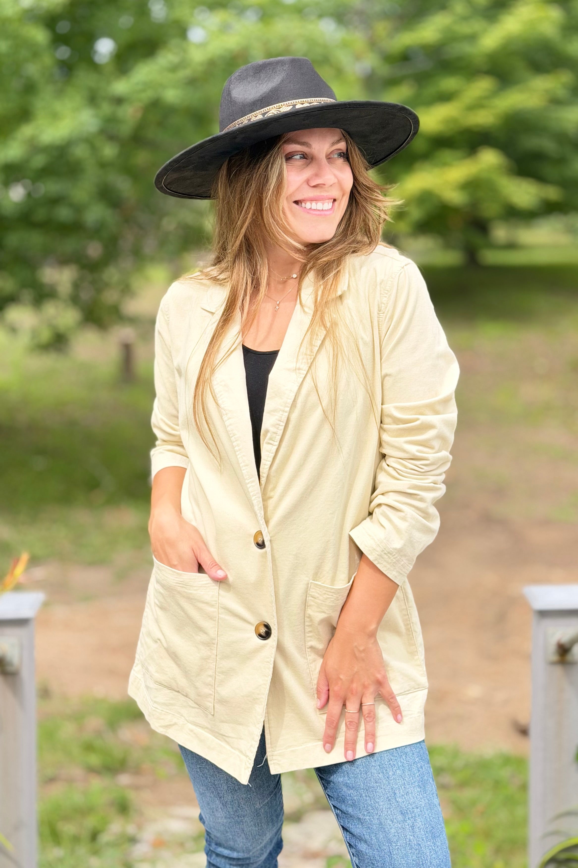 Lightweight Corduroy Jacket With Pockets