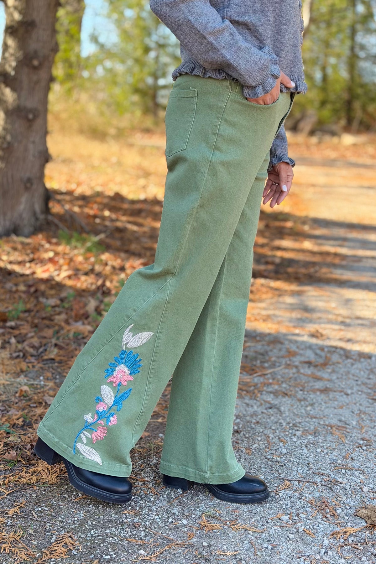 Embroidered Flare Pants - Green
