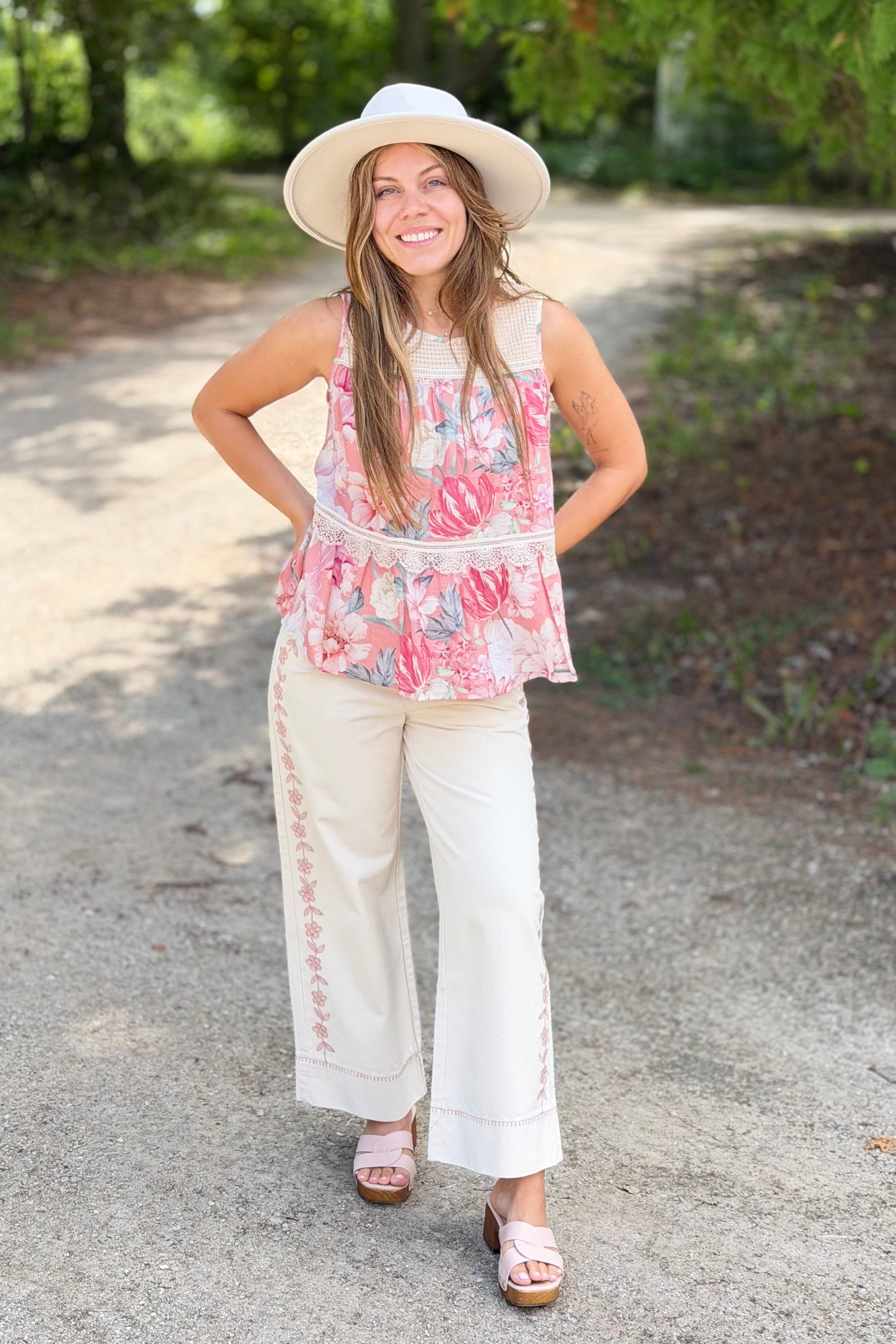 Floral Embroidered Cropped Pants - Ecru