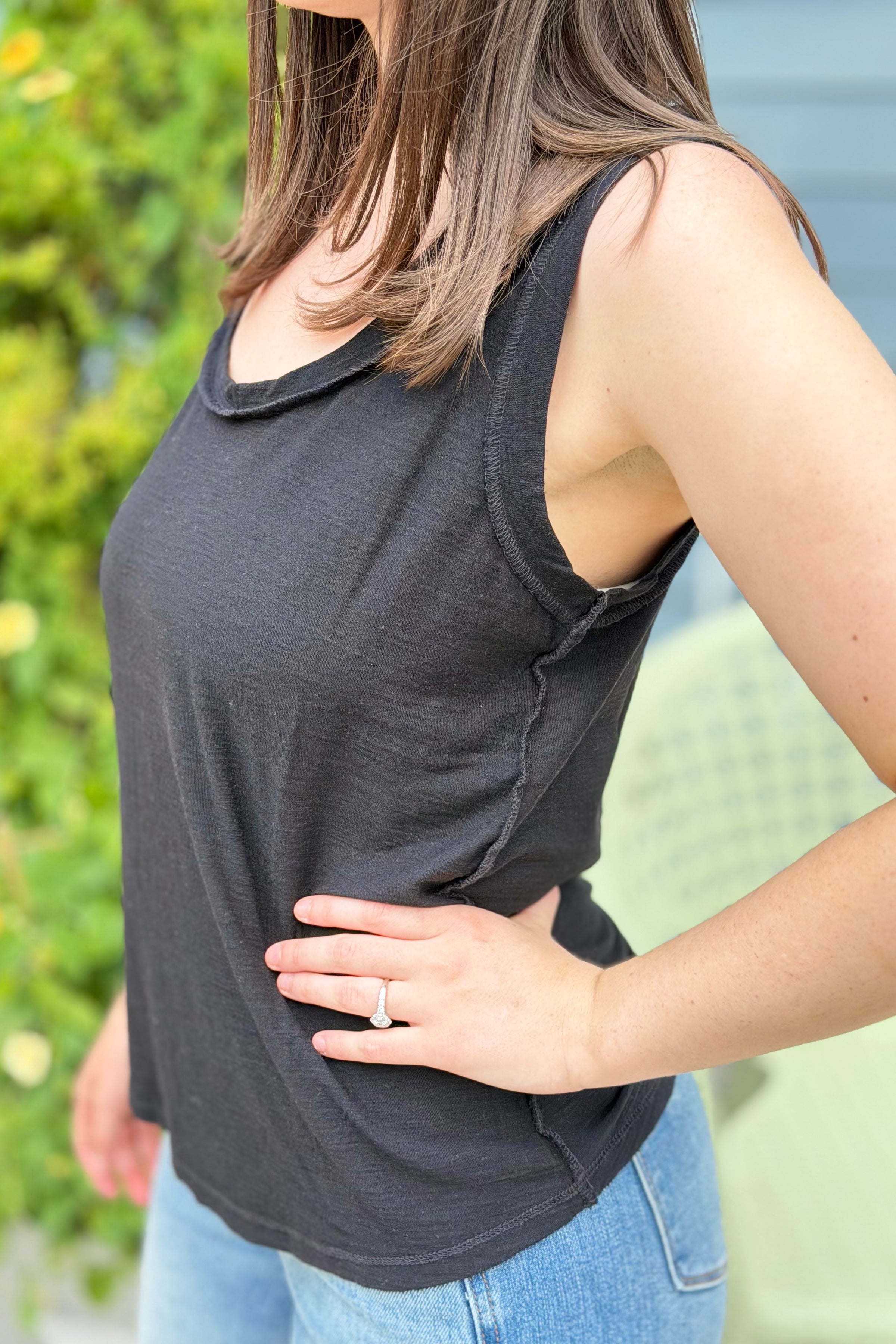 Raw Edge Detail Tank Top - Black