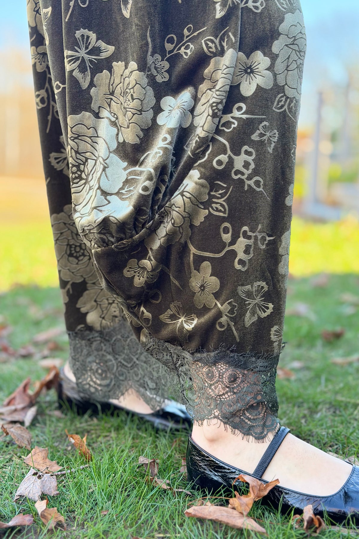 Floral Embossed Velvet Balloon Leg Pants